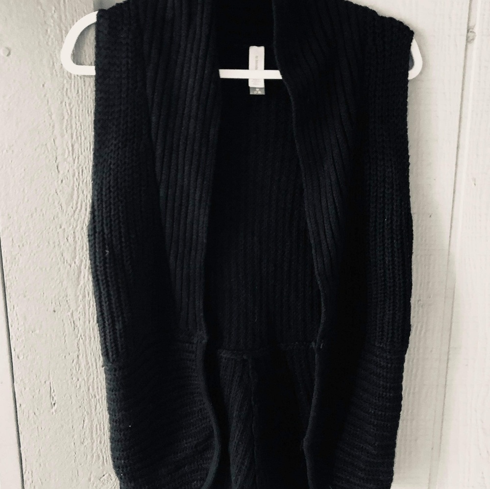 3/$20🍁Size M. Sweater tank top cardigan
